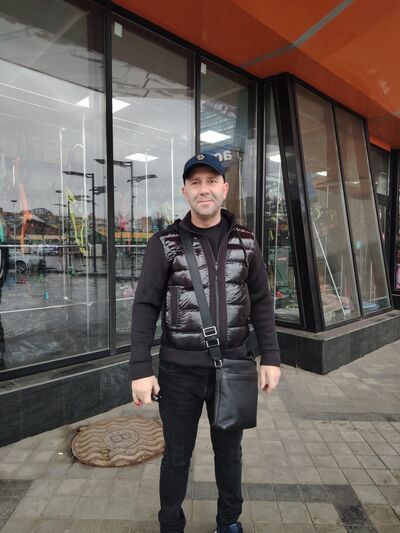  ,   Denis, 42 ,   c 
