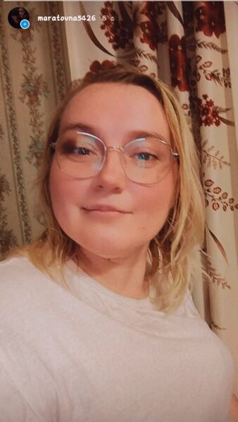  ,   Viktoria, 28 ,  
