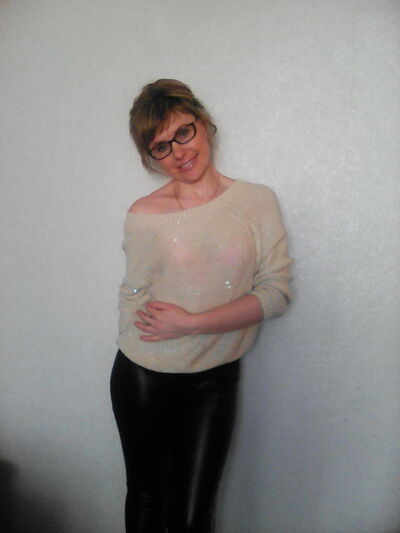  ,   Olia, 44 ,  