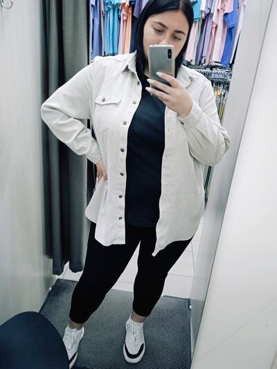  ,   Elena, 28 ,   c 