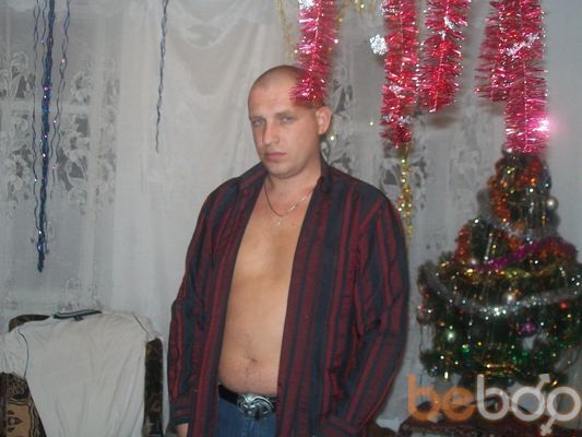  --,   Max, 42 ,  