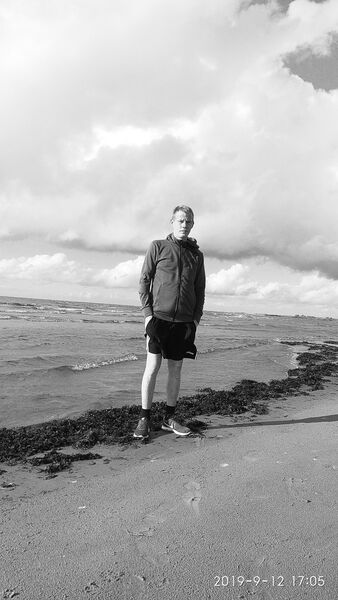  ,   Guntars, 32 ,   
