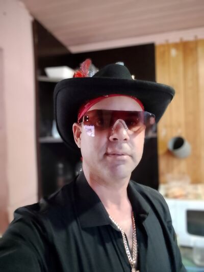  ,   Orelvis, 42 ,   ,   