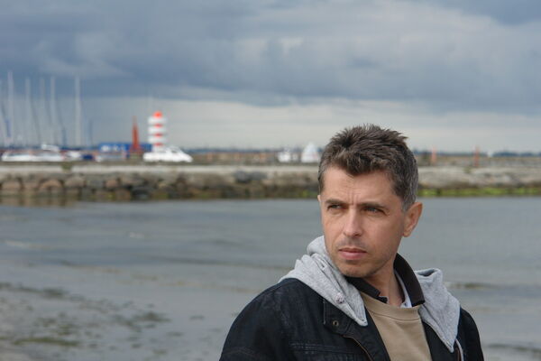  ,   Maks, 48 ,   ,   , c 