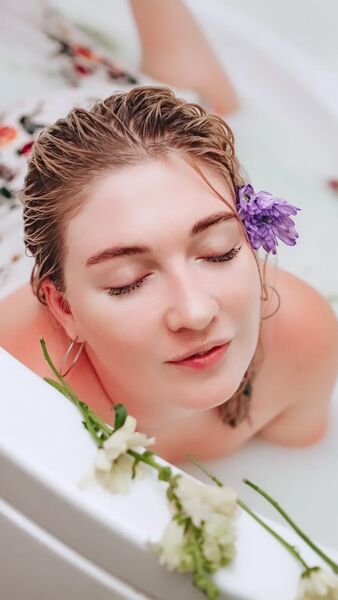  ,   Anna, 37 ,   ,   