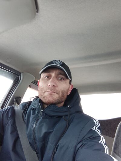  ,   Erik, 34 ,     