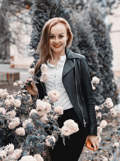  ,   Elena, 33 ,   c 