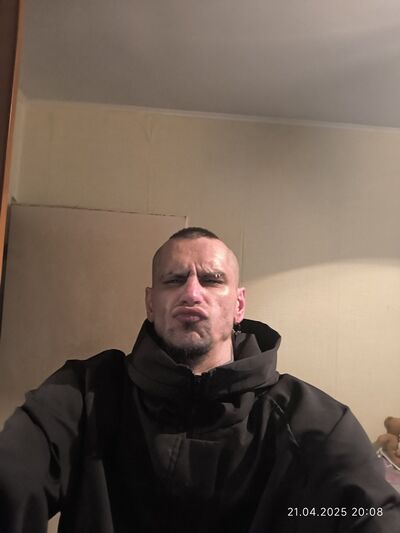  ,   Artur, 34 ,   ,   