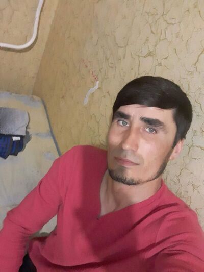  ,   Ali, 32 ,   ,   