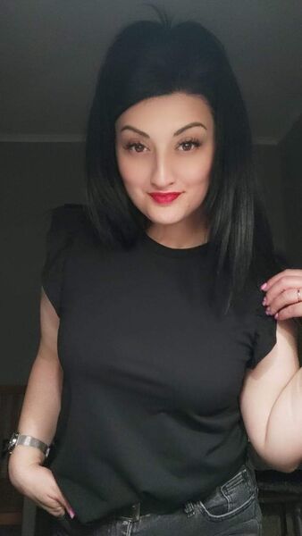  ,   Liuda, 40 ,   ,   