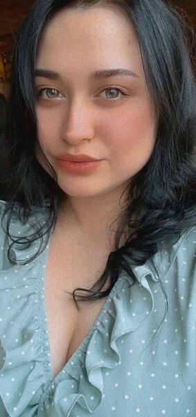  ,   Anastasia, 21 ,  