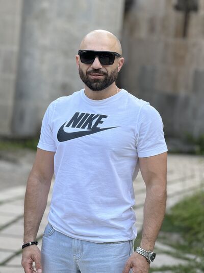  ,   Ash, 37 ,   ,   
