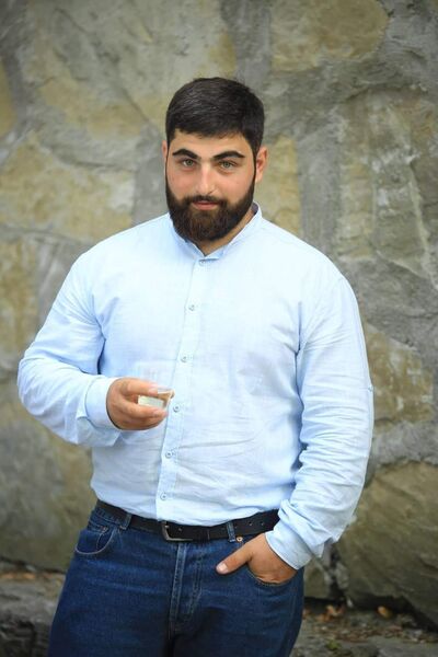  ,   Armen Hoavn, 35 ,   ,   