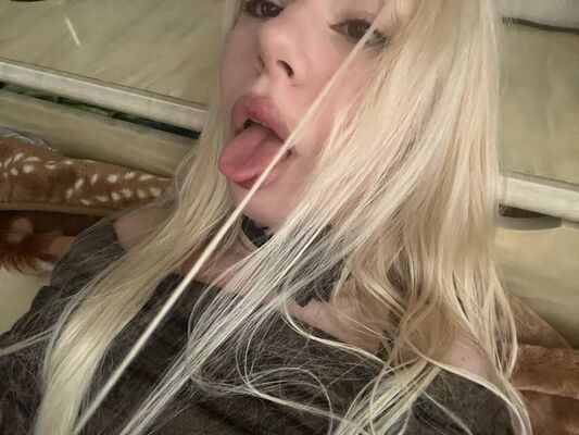  -,   Angelina, 21 ,   ,   , 