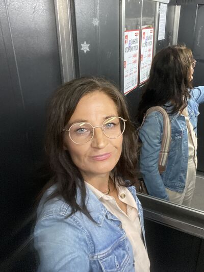  ,   Inna, 56 ,  