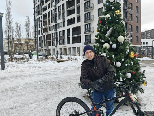  ,   Artyom, 44 ,   ,   