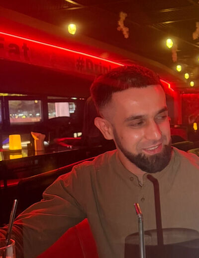  ,   Ali, 32 ,   ,   
