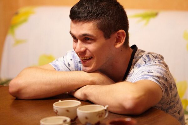  ,   Ruslan, 42 ,   ,   , c 
