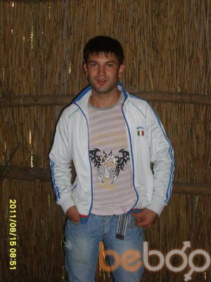  ,   Nikolas, 34 ,   