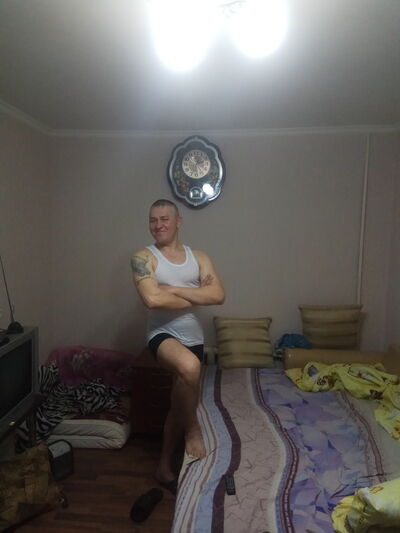  ,   Viktor, 46 ,   