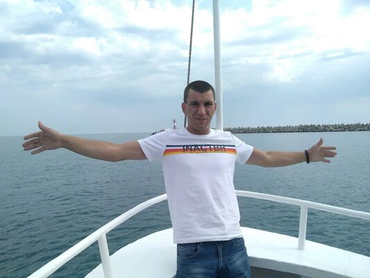  ,   Ivan, 42 ,   c 
