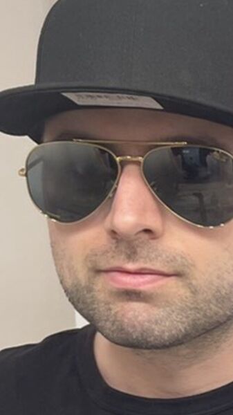  ,   Artur, 42 ,   ,   