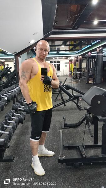  ,   Mikhail, 44 ,   ,   , c , 