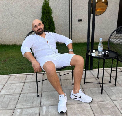  ,   Ash, 37 ,   ,   