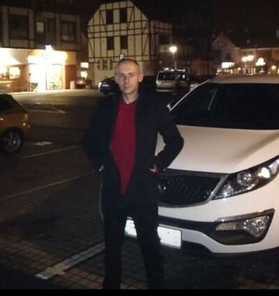  ,   Viktor, 37 ,   ,   