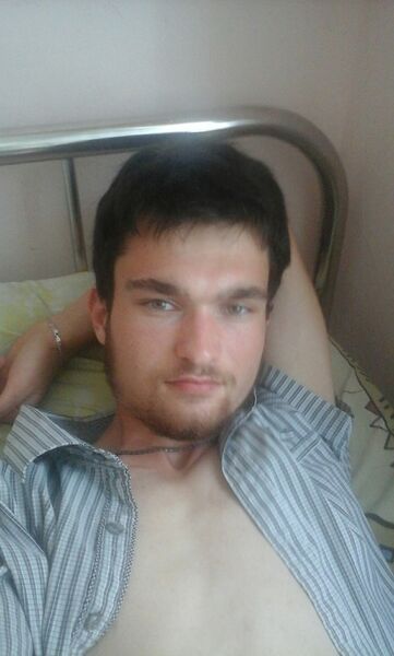  ,   Basist, 30 ,   