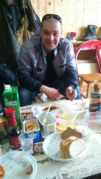  ,   Viktor, 44 ,  