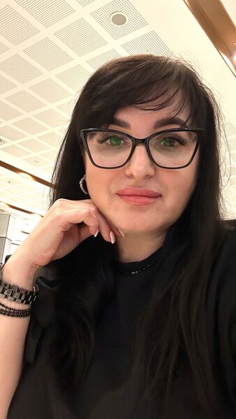  ,     Yana, 49 ,   c 