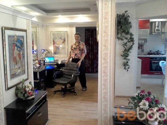  3308403  Viktor, 57 ,    