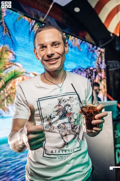  ,   Artem, 32 ,   ,   , c 