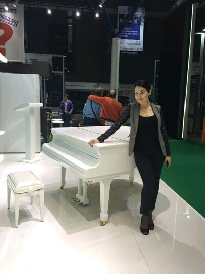  ,   YANA, 40 ,     , c 