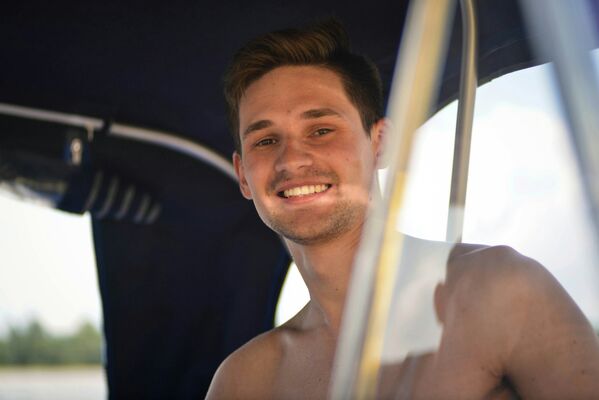  ,   Leonid, 32 ,   c 
