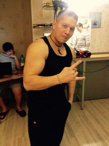  5703073  Maks, 32 ,    