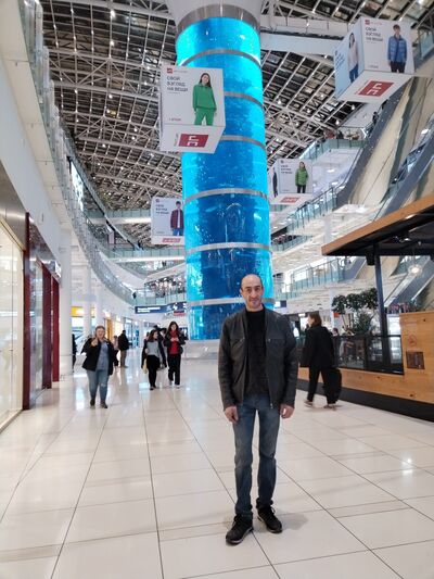  ,   Hovik, 44 ,   ,   
