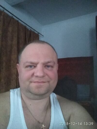  ,   Viktor, 44 ,   