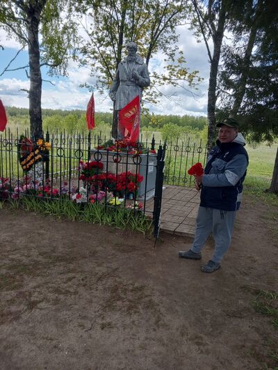  ,   Konstantin, 32 ,   ,   