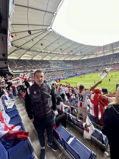  ,   Gio, 32 ,   ,   
