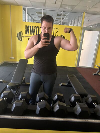  ,   Pavel, 24 ,  