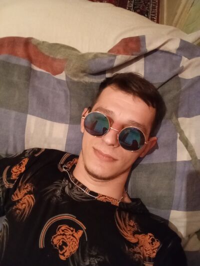  ,   SERGEJ, 25 ,   