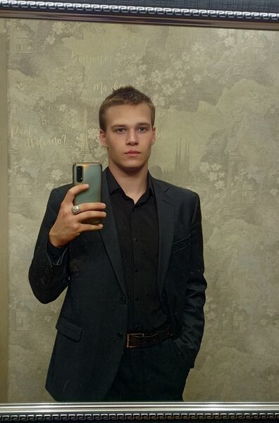  ,   Anton, 22 ,     , c 