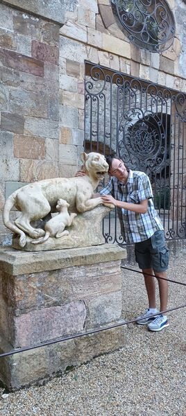  Saint-Germain-en-Laye,   Maksim, 19 ,   ,   