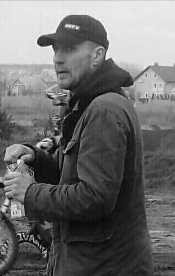  18372853  Viktor, 51 ,    