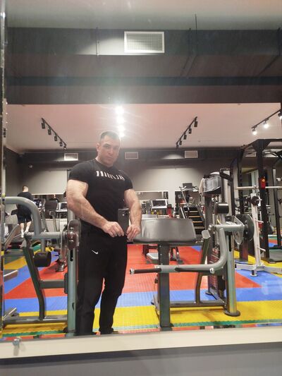  ,   Viktor, 37 ,   ,   , c , 
