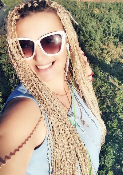  ,   Roxie, 35 ,   ,   , c , 