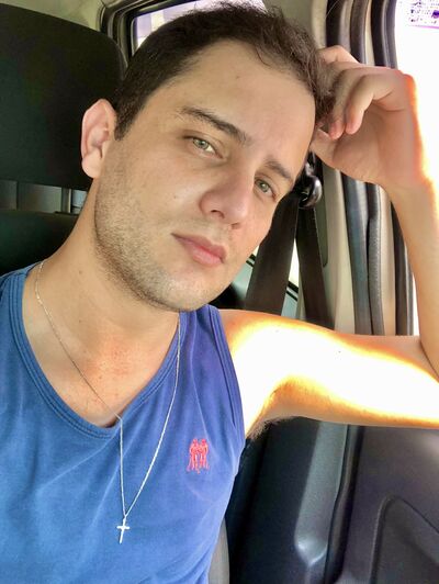  Cosmopolis,   Luciano, 32 ,   ,   