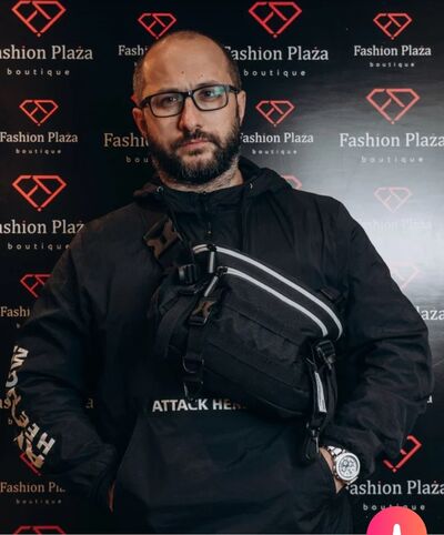  ,   Maxim , 33 ,  